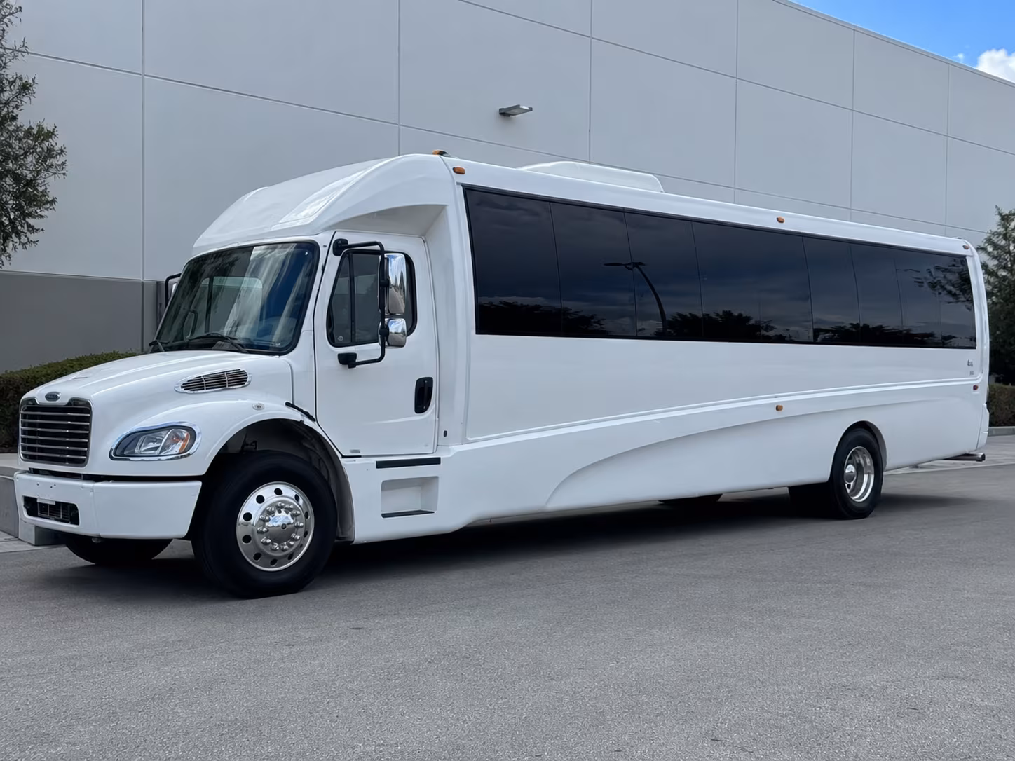 Rent a Bus to Fair Grounds Race Course