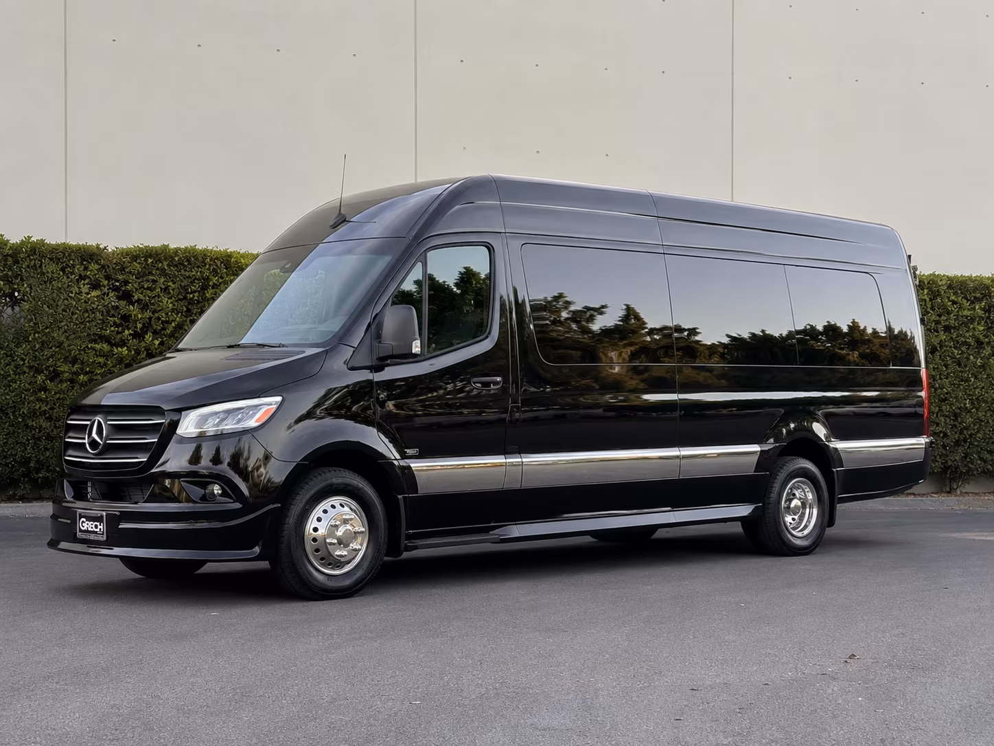New Orleans Airport Shuttle & Transportation party bus exterior